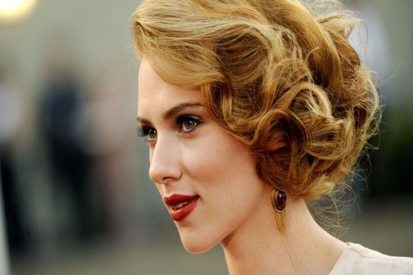 Scarlett Johansson con un bonito peinado