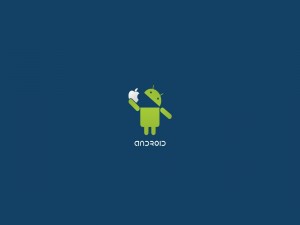 Postal: Android comiéndose el logo de Apple