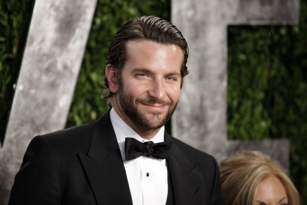 Bradley Cooper con esmoquin