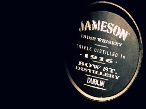Postal: Barril de whiskey irlandés Jameson