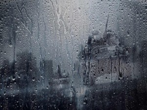 Postal: Gotas de lluvia en una ventana