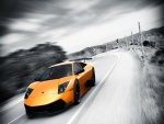 Lamborghini naranja en una carretera