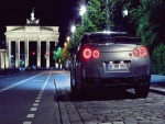 Nissan GT-R en una bonita ciudad