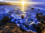 Sol iluminando el mar con sus rayos deslumbrantes
