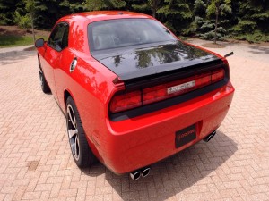 Un Dodge rojo