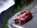 Alfa Romeo 8C Competizione circulando por una carretera