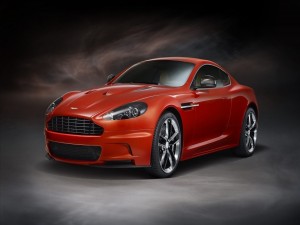 Aston Martin DBS Carbon de color naranja