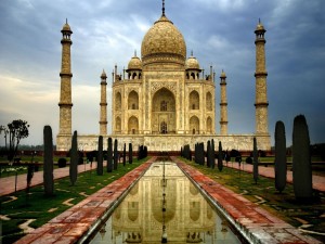 Postal: Taj Mahal reflejado en el agua de una fuente