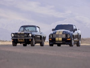 Dos generaciones de Ford Mustang