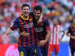 Messi y Fabregas abrazados