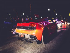 Postal: Lamborghini circulando por la noche