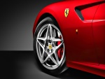 Lateral de un Ferrari rojo