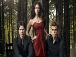 Elena, Stefan y Damon en un bosque (Crónicas Vampíricas)