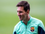 Lionel Messi sonriendo en un entrenamiento con el Barcelona