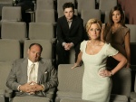 Tony Soprano junto a su mujer e hijos en  la sala de un cine
