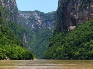 Río Grijalva en la entrada al Cañón del Sumidero (Chiapas, México)