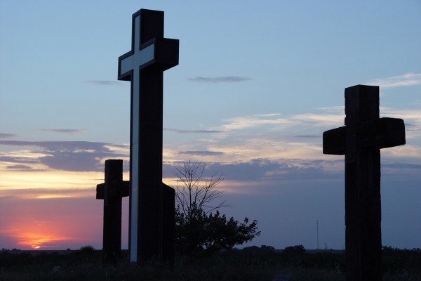 Cruces vistas al amanecer