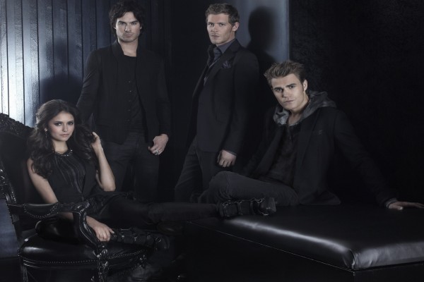 Los chicos de "The Vampire Diaries" vestidos de negro