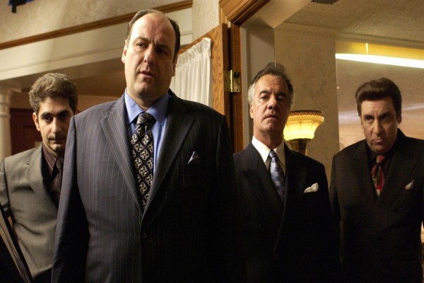 Tony Soprano con tres de sus hombres (Los Soprano)
