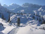 Salzkammergut cubierto de nieve (distrito montañoso de Austria)
