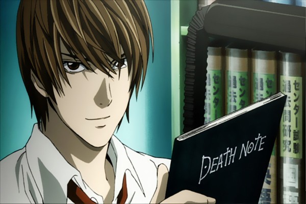 Light Yagami en posesión del cuaderno (Death Note)