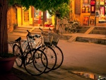 Bicicletas aparcadas en una calle