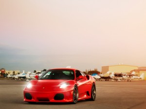 Postal: Ferrari en un aeropuerto