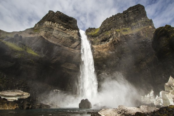 Gran cascada en Islandia