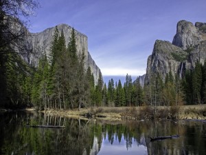 Cielo azul en el Parque Nacional de Yosemite