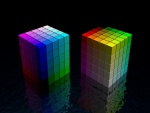 Dos cubos con los colores del arcoíris