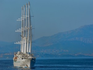 Postal: Barco recorriendo el mar Adriático