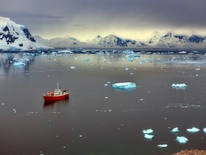 Barco en la Antártida
