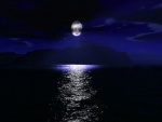 Hermosa luna sobre el mar
