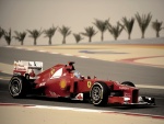 Fernando Alonso pilotando un Ferrari en Abu Dhabi