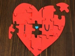 Un puzzle de corazón para enamorados