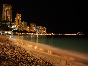 Noche en una playa urbana