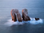 Unas rocas en el mar