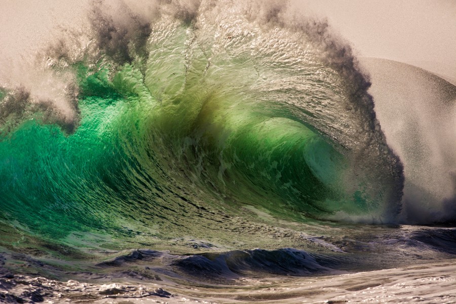 Gran ola verdosa