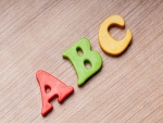 Letras a, b y c de colores