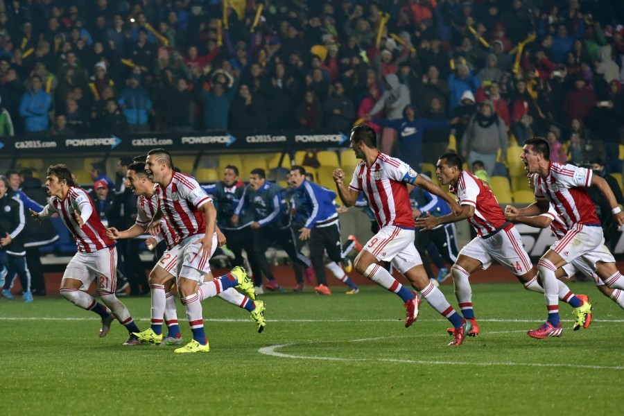 Felicidad entre los jugadores paraguayos tras ganar en penales a Brasil "Copa América 2015"