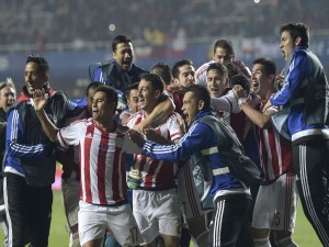 Jugadores de Paraguay festejando su pase a semifinales "Copa América Chile 2015"