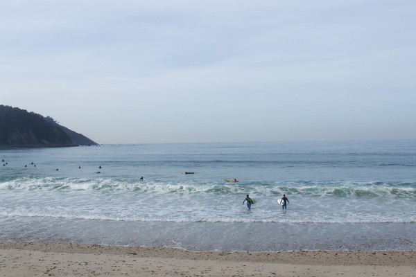 Surfistas en Ribadesella