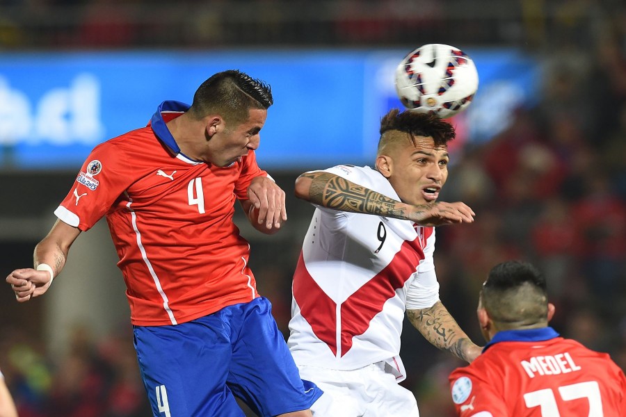 Guerrero (Perú) en el partido de semifinales contra Chile "Copa América 2015"