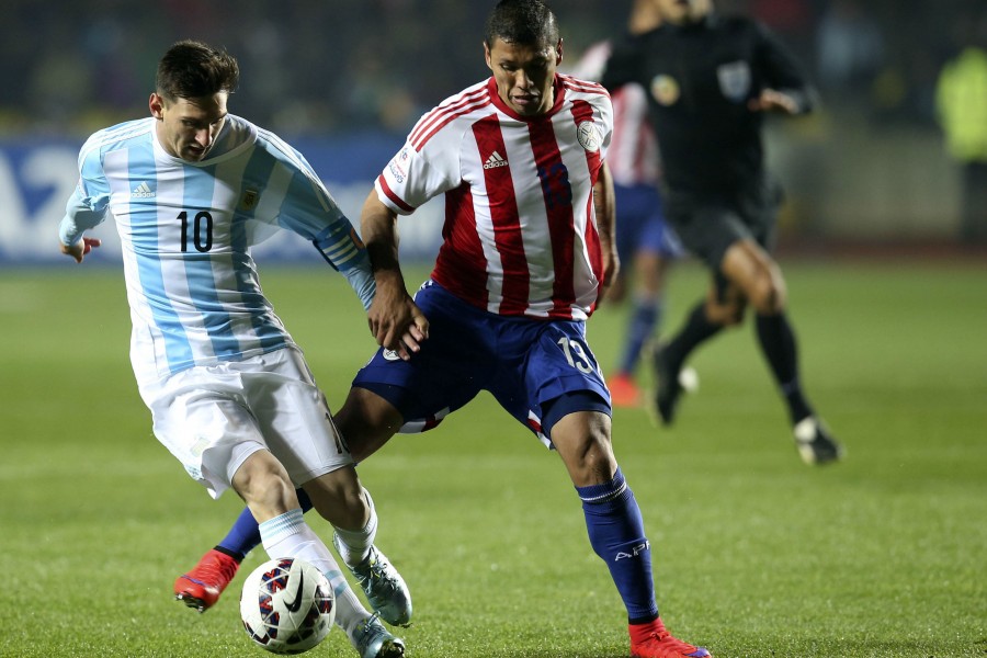 Leo Messi (Argentina) en una jugada en semifinales contra Paraguay "Copa América 2015"