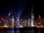 Luces iluminando la noche de Hong Kong