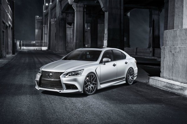 Un Lexus gris