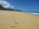 Huellas en la playa Cofete (Fuerteventura, Canarias)