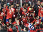 Jugadores de la Roja con la "Copa América Chile 2015"