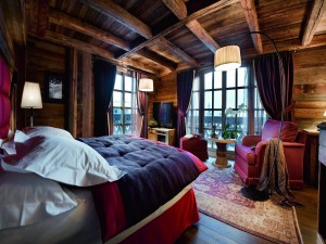 Bonita y confortable habitación en una casa de madera