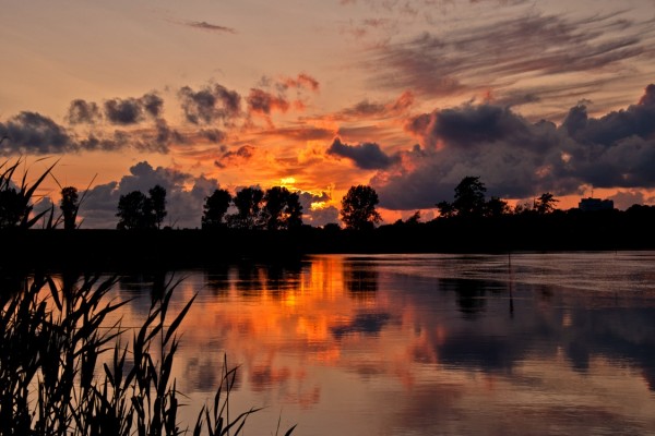 Amanece en el lago